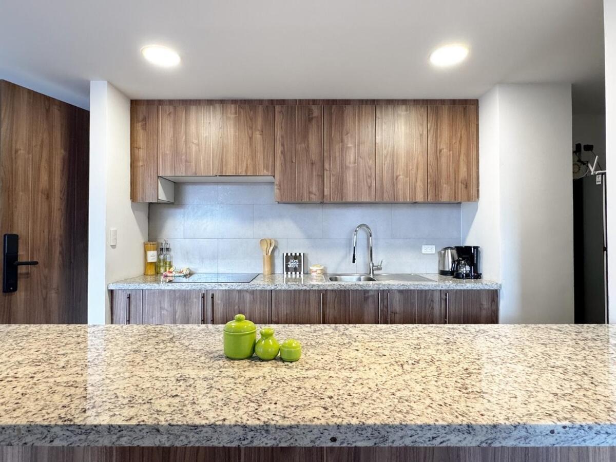 Urban Getaway With City View With Garage Cuenca Ngoại thất bức ảnh